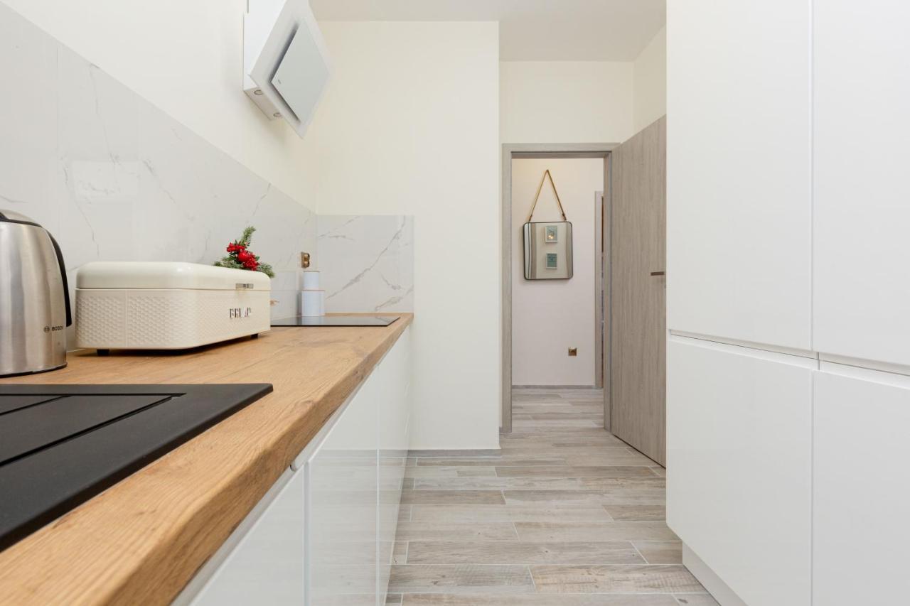 City Center Apartment Elektoralna By Noclegi Renters Varsó Kültér fotó