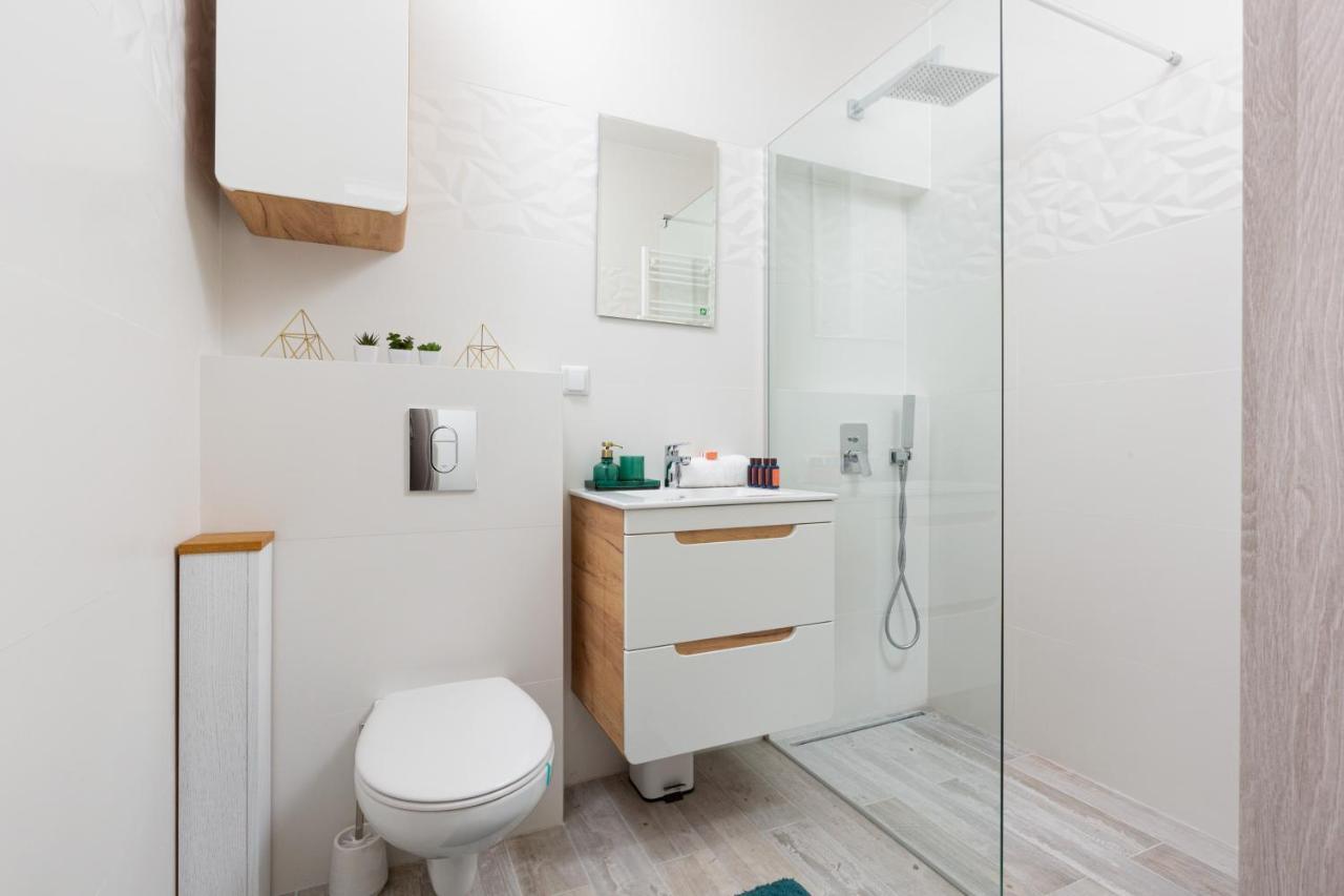 City Center Apartment Elektoralna By Noclegi Renters Varsó Kültér fotó